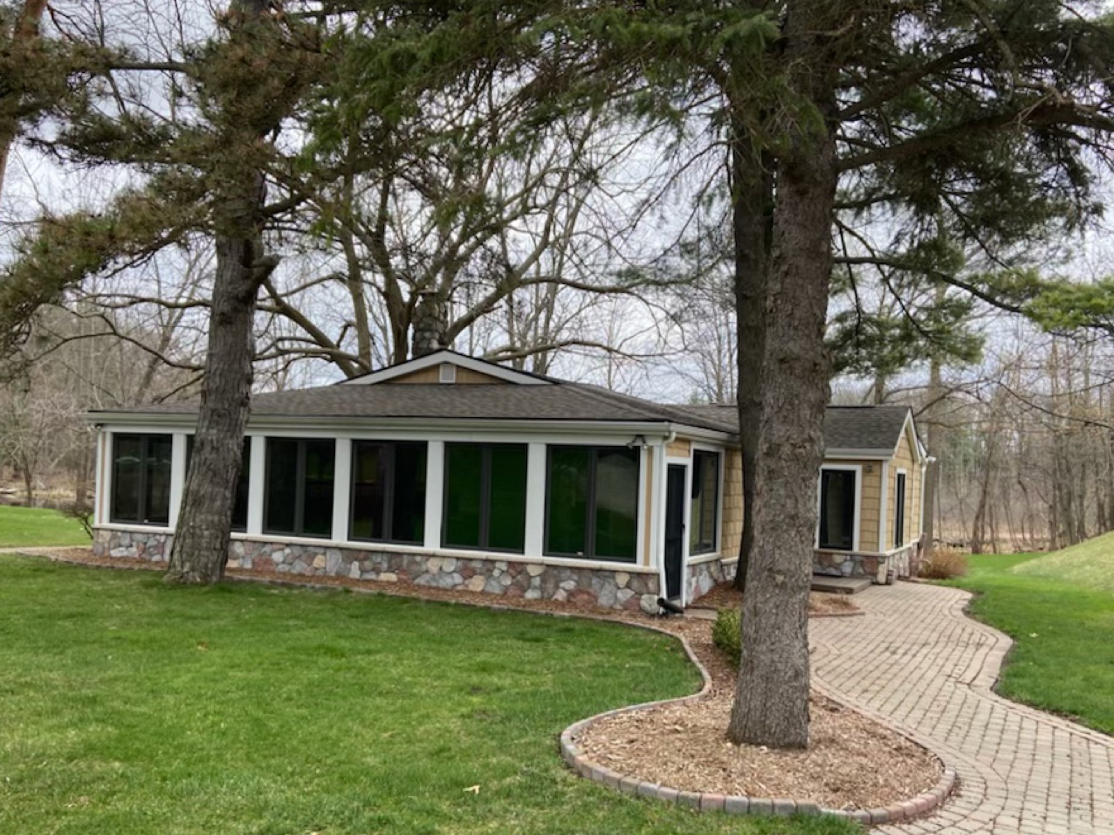 Lodge 2 — Exterior
